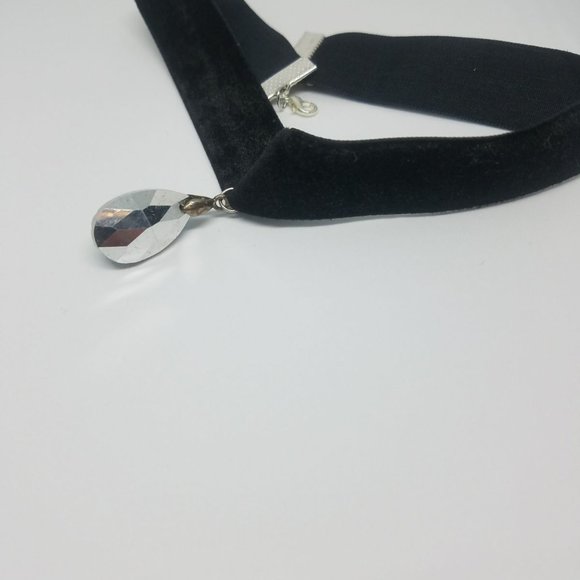 Color Drop Charm Choker Necklace - Picture 6 of 6